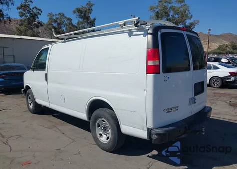 2013 Chevrolet Express 2500 Work Van z USA, uszkodzony, nr VIN 1GCWGFCG9D1119456
